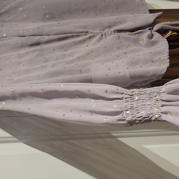 Long Sleeve Grey & Gold super sheer Top. Sz. XXL but fits more like a Lrg/New - Picture 3 of 5